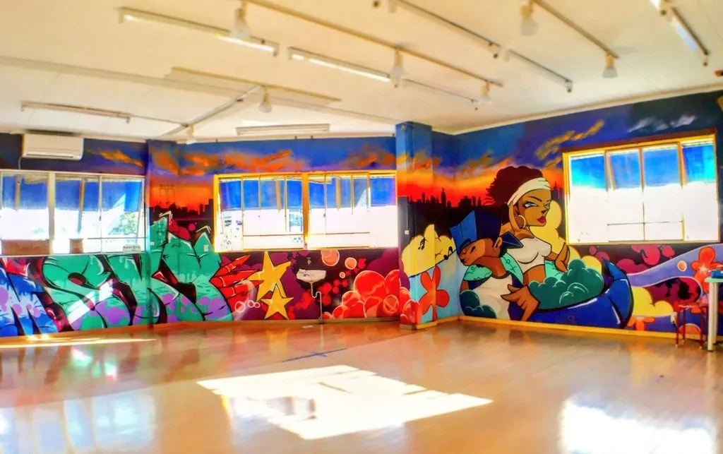 踊る前に、気持ちが上がる壁｜兵庫県