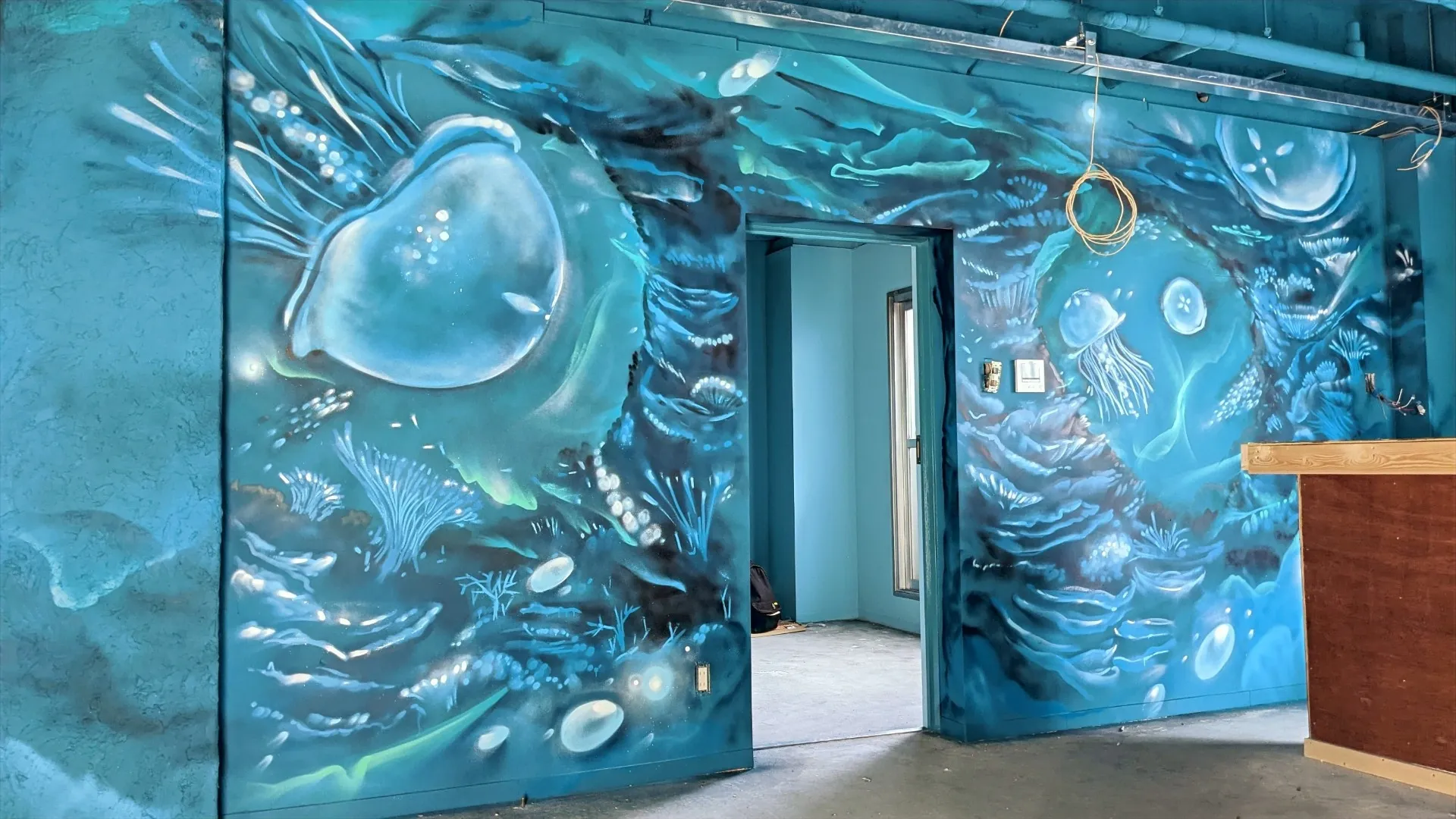 深海に沈むように、日常から切り離された一杯|兵庫県