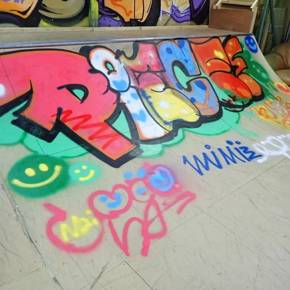 姫路スケボーパークでのグラフィティワークショップを終えました...