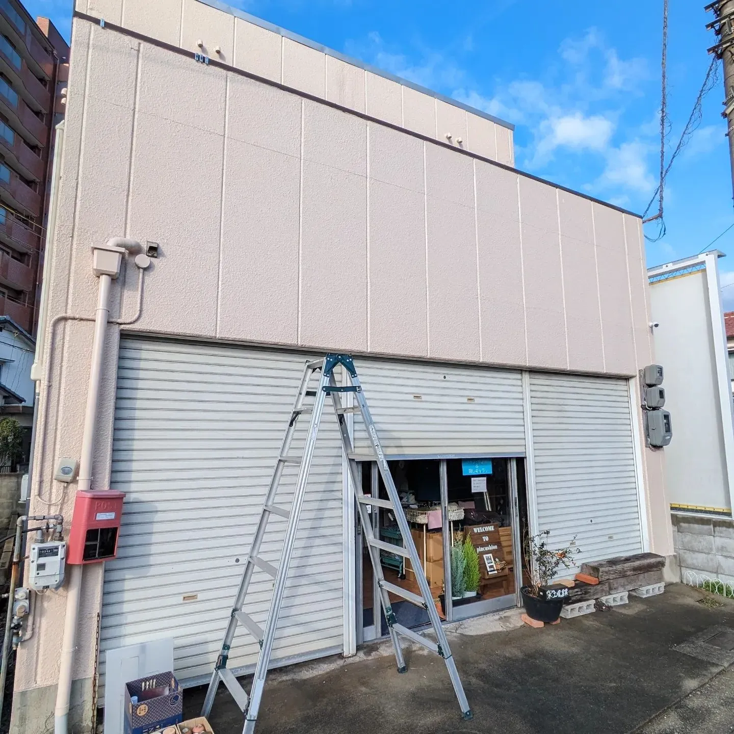 洋裁屋さんのレンガ風スプレーアート