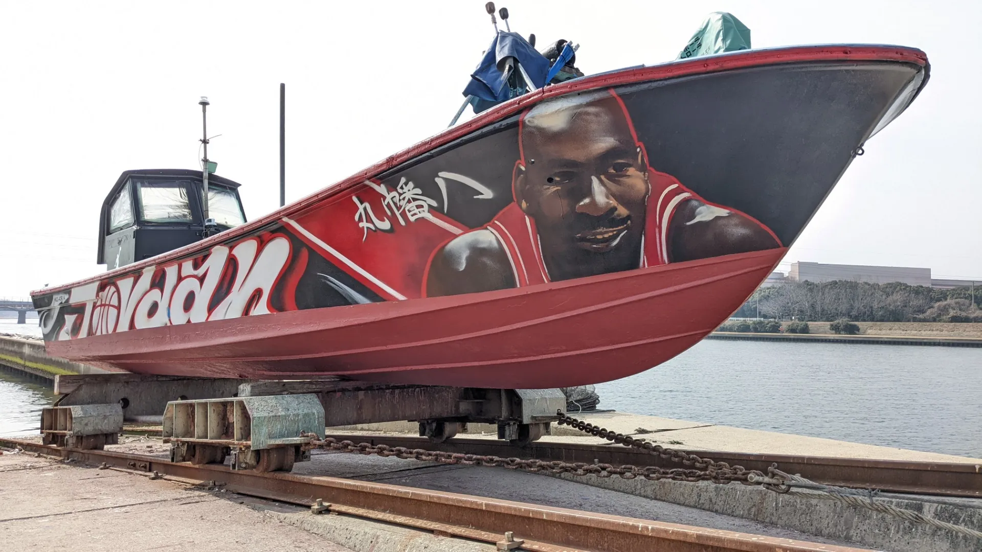 港で見分けがつく、一隻の目印｜兵庫県