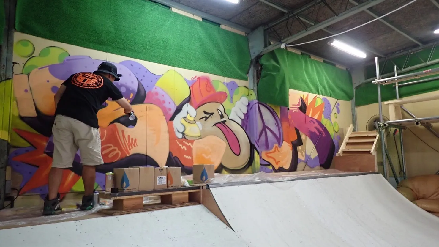 音が鳴っていない時間にも、熱が残る壁|兵庫県