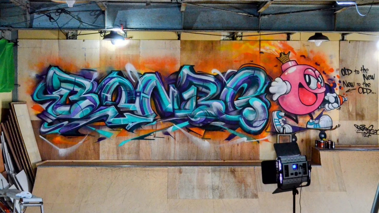 音が鳴っていない時間にも、熱が残る壁|兵庫県