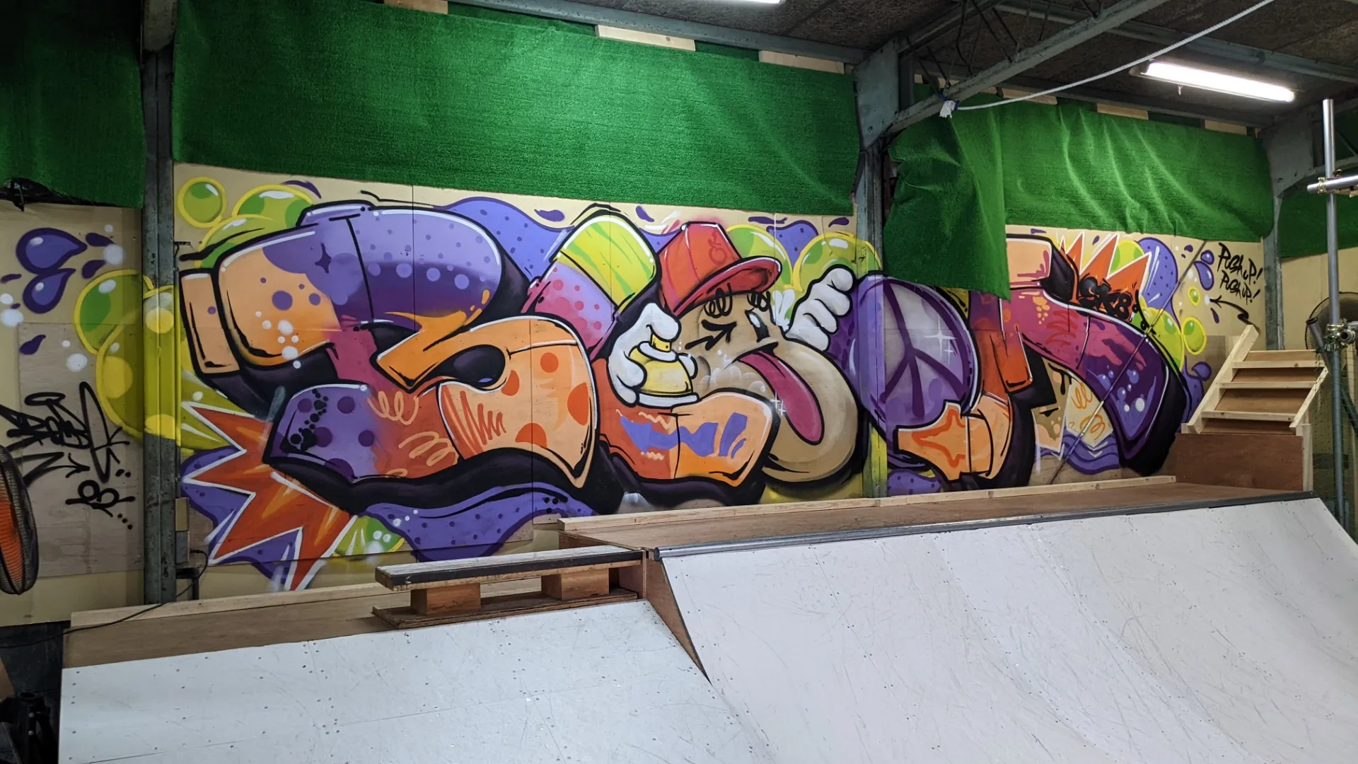 音が鳴っていない時間にも、熱が残る壁|兵庫県