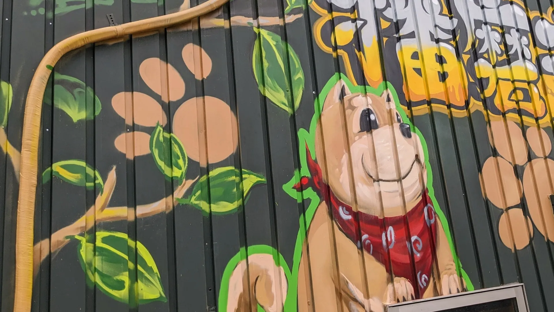 通りの中で、楽しさが弾けた壁｜兵庫県