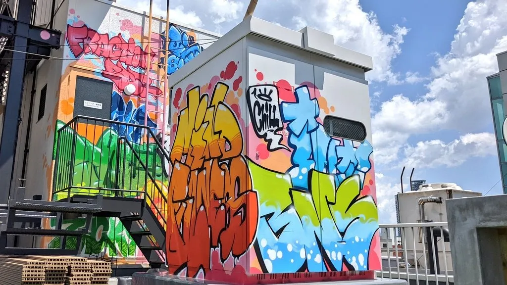 仕事の上に、息が抜ける場所ができた壁|東京都