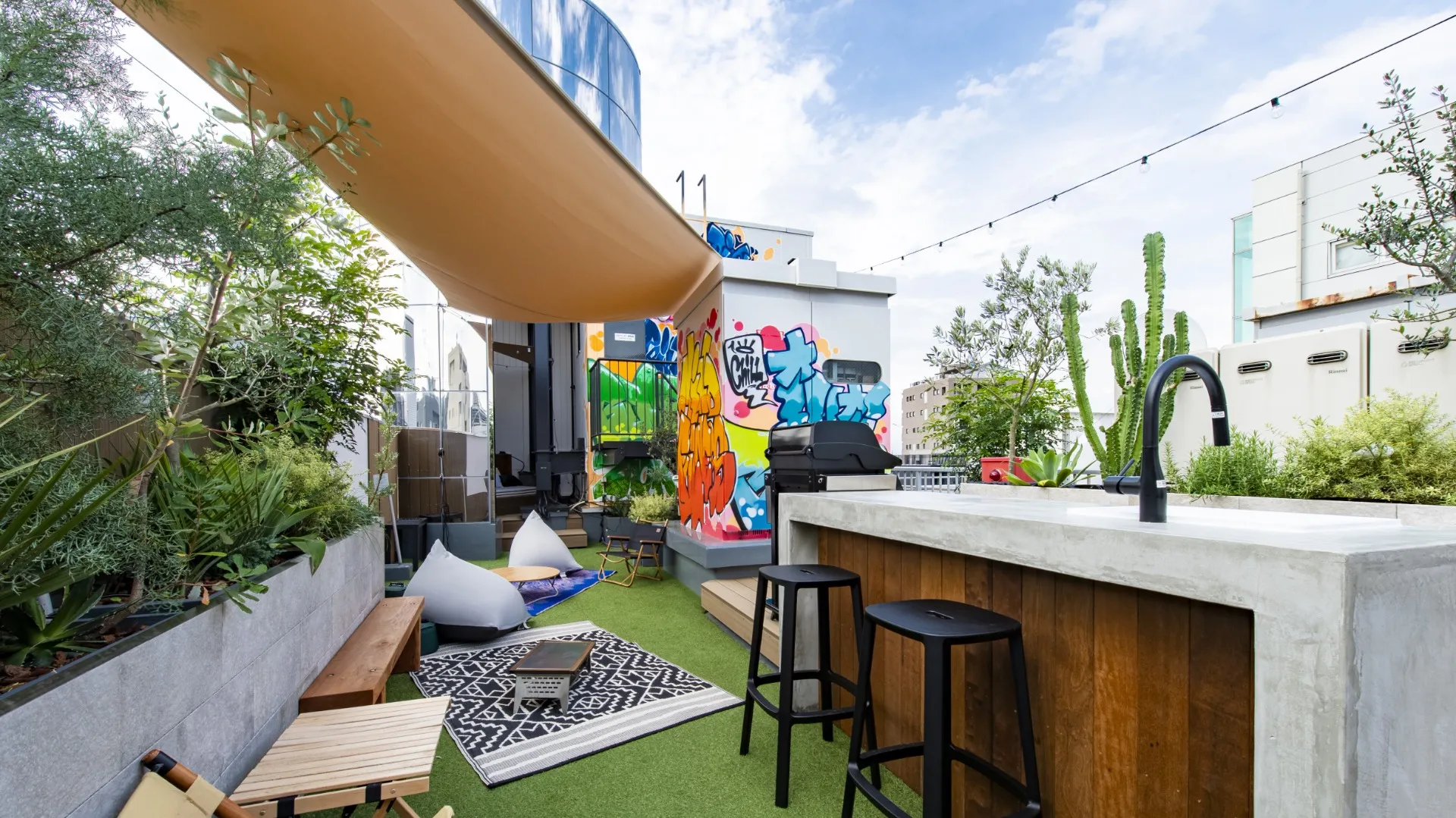 仕事の上に、息が抜ける場所ができた壁｜東京都