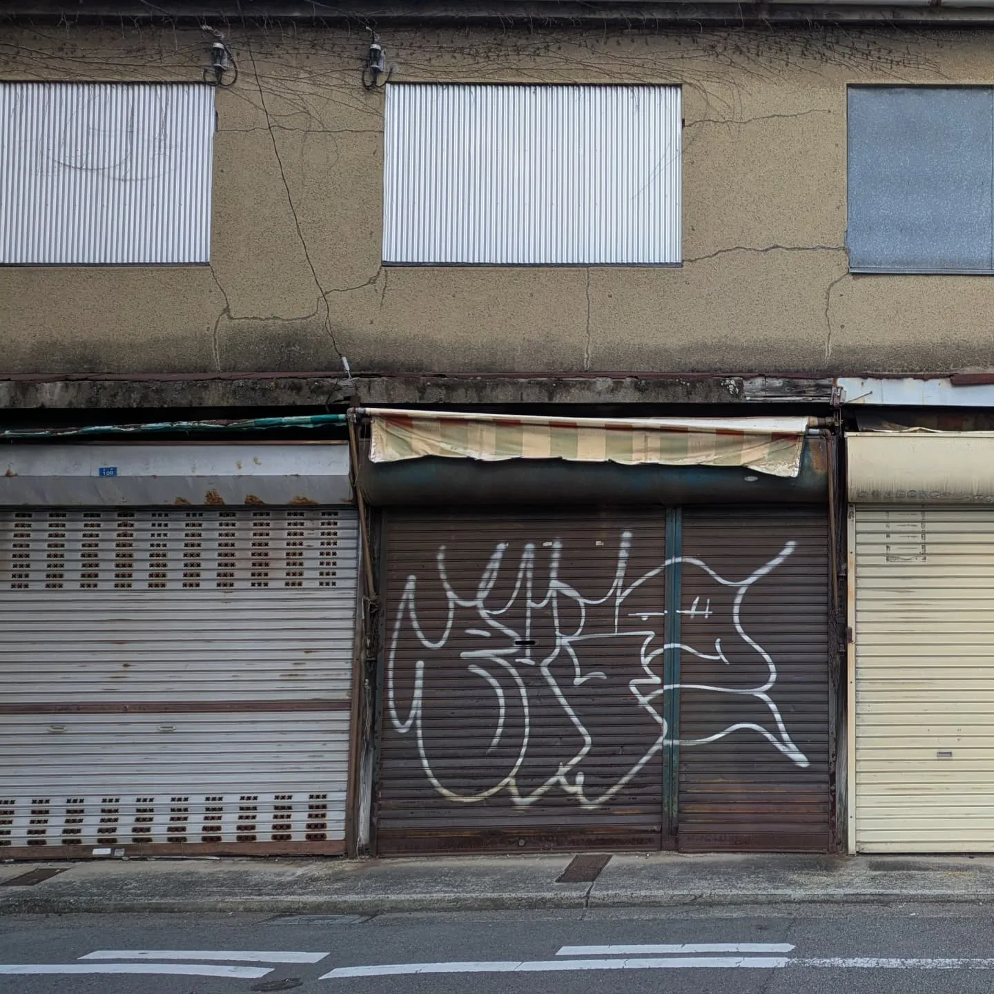 🚩BOMBG に描いてほしい壁の写真、募集します!