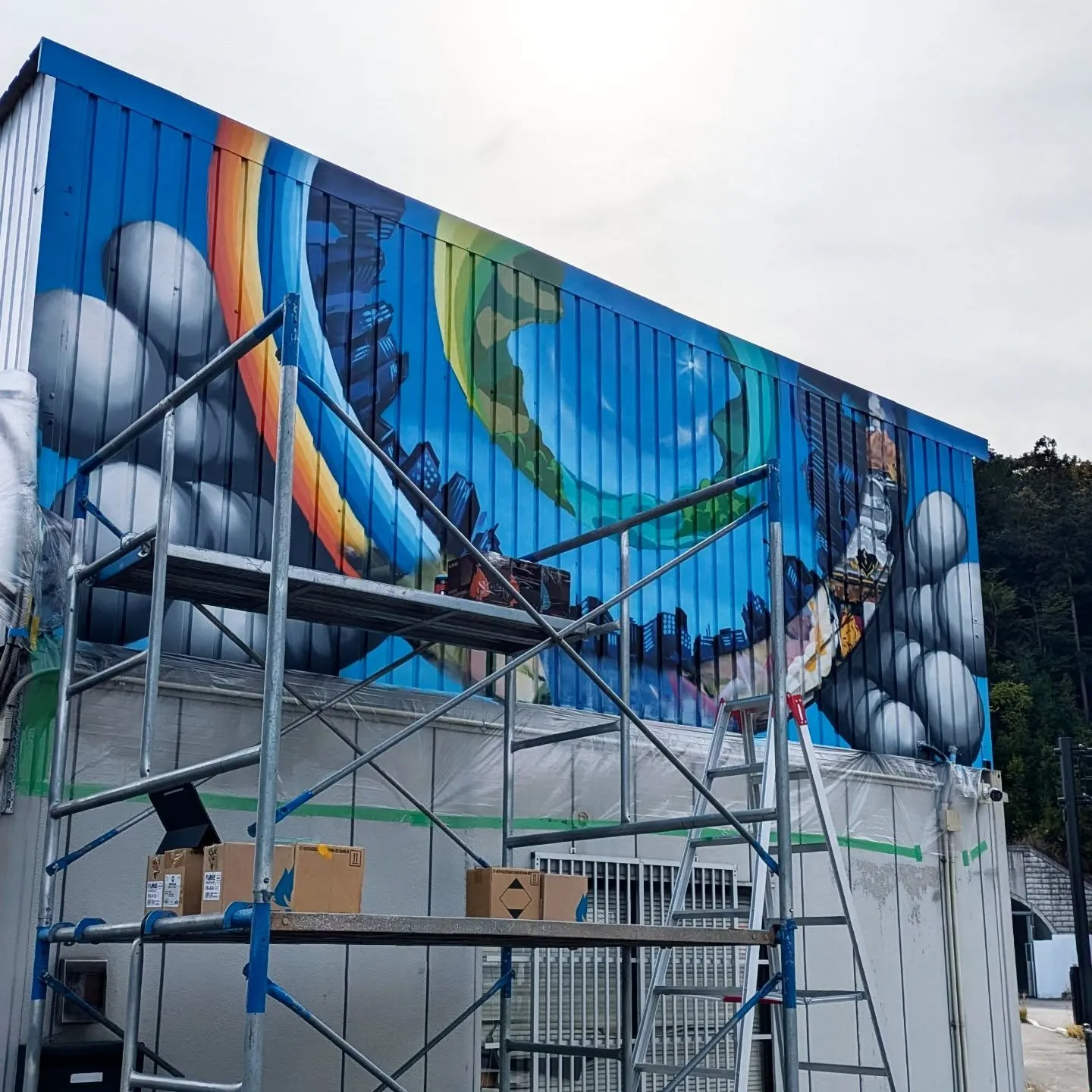 壁画、描き替えてくれへん?って頼まれて…