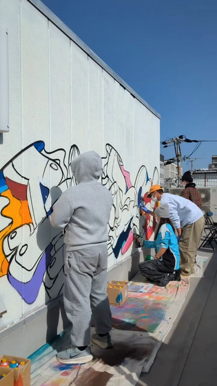 屋上でグラフィティ体験！
